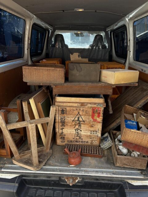 ちょいちょい買取あったのですがアップ忘れてました〜💦

今日は熊谷の旧家！

40年は住んで無かったとの言葉の通り屋根は落ち部屋もなかなかでしたー！

埼玉県・群馬県はもちろん隣県以外も伺いますのでお気軽にご連絡下さい😊