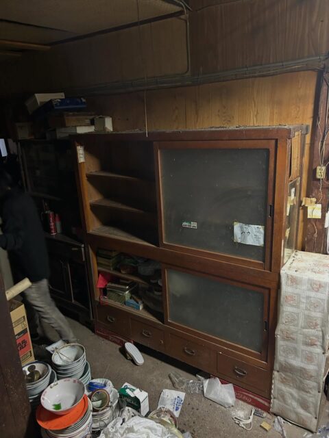 本日の買取はガラスケースと蔵戸！

建具などの買取も致します。

先ずは処分の前にご相談下さい。

#買取
#無料鑑定
#無料査定
#高価買取
#遺品整理