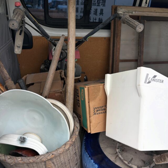今日は寄居に買取へ！

農機具の倉庫と物置きのお片付け！

写真と➕ハイエース1台分買わせて頂きました。

倉庫や物置の整理時には是非ご連絡下さい。

#熊谷 #買取 #遺品整理 #不用品整理 #骨董品